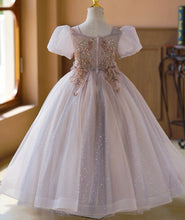 Carregar imagem no visualizador da galeria, Vestido largo lila grisaceo con lentejuelas y mangas abullonadas
