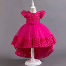 Cargar imagen en el visor de la galería, Vestido con mangas y bordados de flores , cola de pato
