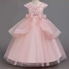 Cargar imagen en el visor de la galería, Vestido largo escalonado con detalles de flores y moños
