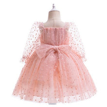 Cargar imagen en el visor de la galería, Vestido rosa con mangas transparentes y detalles de corazón
