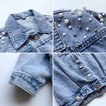 Carregar imagem no visualizador da galeria, Campera jeans con detalles de perlas
