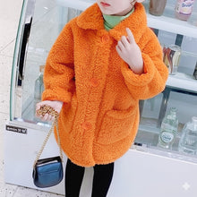 Cargar imagen en el visor de la galería, Tapado peludo con bolsillos
