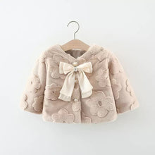 Carregar imagem no visualizador da galeria, Campera peluda con relieves de flores y moño
