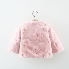 Carregar imagem no visualizador da galeria, Campera peluda con relieves de flores y moño
