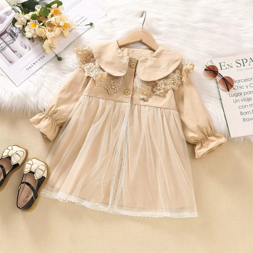 Tapado beige con bordados de flores y tul