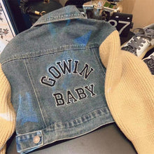 Carregar imagem no visualizador da galeria, Campera jeans con manga de hilo crema y letras
