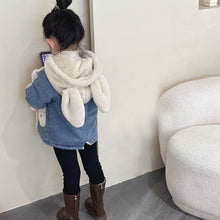 Cargar imagen en el visor de la galería, Campera jeans con forro mangas y gorra peludo de conejo

