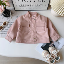 Carregar imagem no visualizador da galeria, Campera de cuerina con cuello alto
