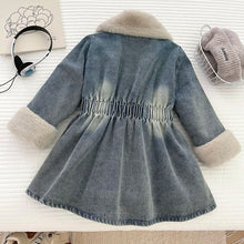 Carregar imagem no visualizador da galeria, Tapado de jeans con forro polar beige
