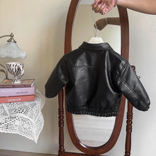 Carregar imagem no visualizador da galeria, Campera cuerina negra con moños
