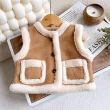 Cargar imagen en el visor de la galería, Chaleco peludo marrón con blanco
