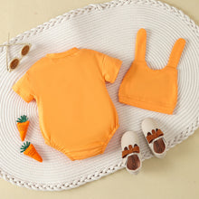 Carregar imagem no visualizador da galeria, Body naranja con bordado de zanahoria y gorra de conejo
