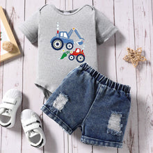 Cargar imagen en el visor de la galería, Body gris con estampa de tractores y short jeans
