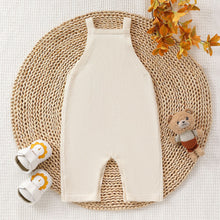 Cargar imagen en el visor de la galería, Body de hilo tipo jardinera crema con letras Two
