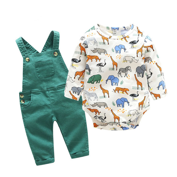 Body blanco con estampas de safari y jardinera verde