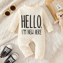 Carregar imagem no visualizador da galeria, Body enterizo crema con letras
