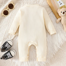 Carregar imagem no visualizador da galeria, Body enterizo crema con letras
