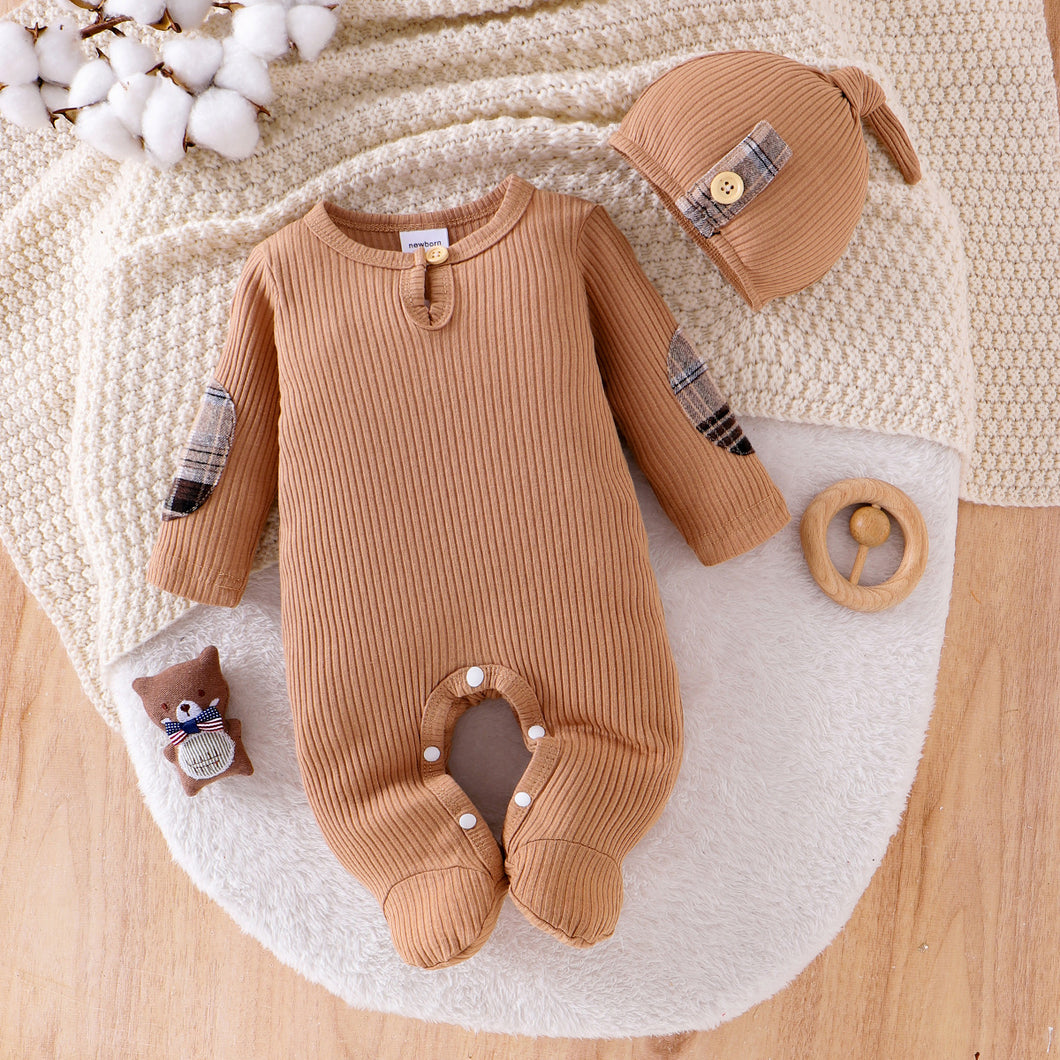 Body osito acanalado con detalles cuadrille y gorra