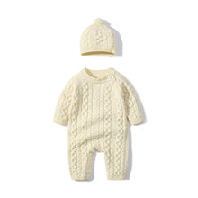 Carregar imagem no visualizador da galeria, Body enterizo de hilo con relieve y gorra con pompom
