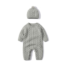 Carregar imagem no visualizador da galeria, Body enterizo de hilo con relieve y gorra con pompom
