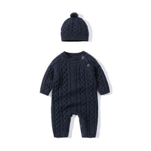 Carregar imagem no visualizador da galeria, Body enterizo de hilo con relieve y gorra con pompom
