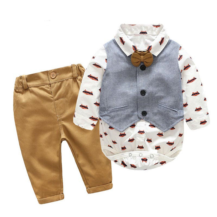 Body camisa blanca con estampas de zorro, chaleco azul de zigzag con moño y pantalón beige