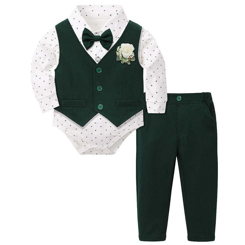 Body camisa blanca con estampas, chaleco con flor, moño y pantalón verde