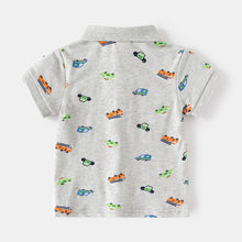 Cargar imagen en el visor de la galería, Remera con estampas de vehiculos estilo polo
