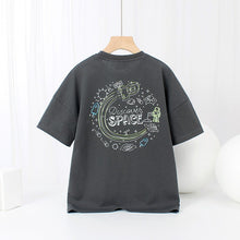 Cargar imagen en el visor de la galería, Remera liso con letras en frente y en la espalda
