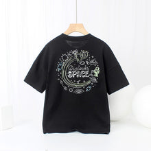 Cargar imagen en el visor de la galería, Remera liso con letras en frente y en la espalda
