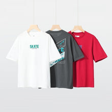 Cargar imagen en el visor de la galería, Remera liso con letras grande en la espalda
