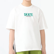 Cargar imagen en el visor de la galería, Remera liso con letras grande en la espalda
