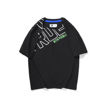 Carregar imagem no visualizador da galeria, Remera liso con detalles en letras
