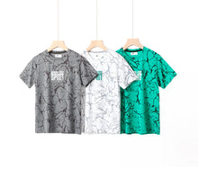 Carregar imagem no visualizador da galeria, Remera con detalles y letras
