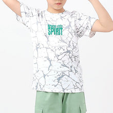 Carregar imagem no visualizador da galeria, Remera con detalles y letras
