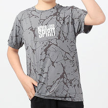 Carregar imagem no visualizador da galeria, Remera con detalles y letras
