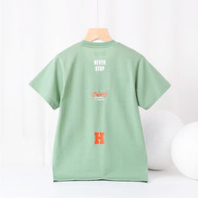 Cargar imagen en el visor de la galería, Remera liso con estampas de letras en frente y en la espalda
