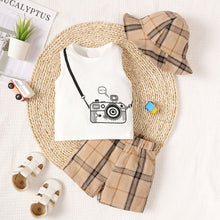 Carregar imagem no visualizador da galeria, Camisilla con estampas de cámara y short cuadrille beige con sombrero
