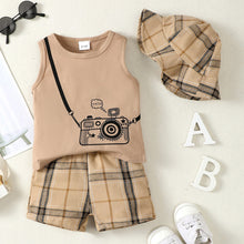 Carregar imagem no visualizador da galeria, Camisilla con estampas de cámara y short cuadrille beige con sombrero
