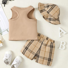 Carregar imagem no visualizador da galeria, Camisilla con estampas de cámara y short cuadrille beige con sombrero
