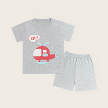 Carregar imagem no visualizador da galeria, Remera lisa con estampa de helicóptero y short
