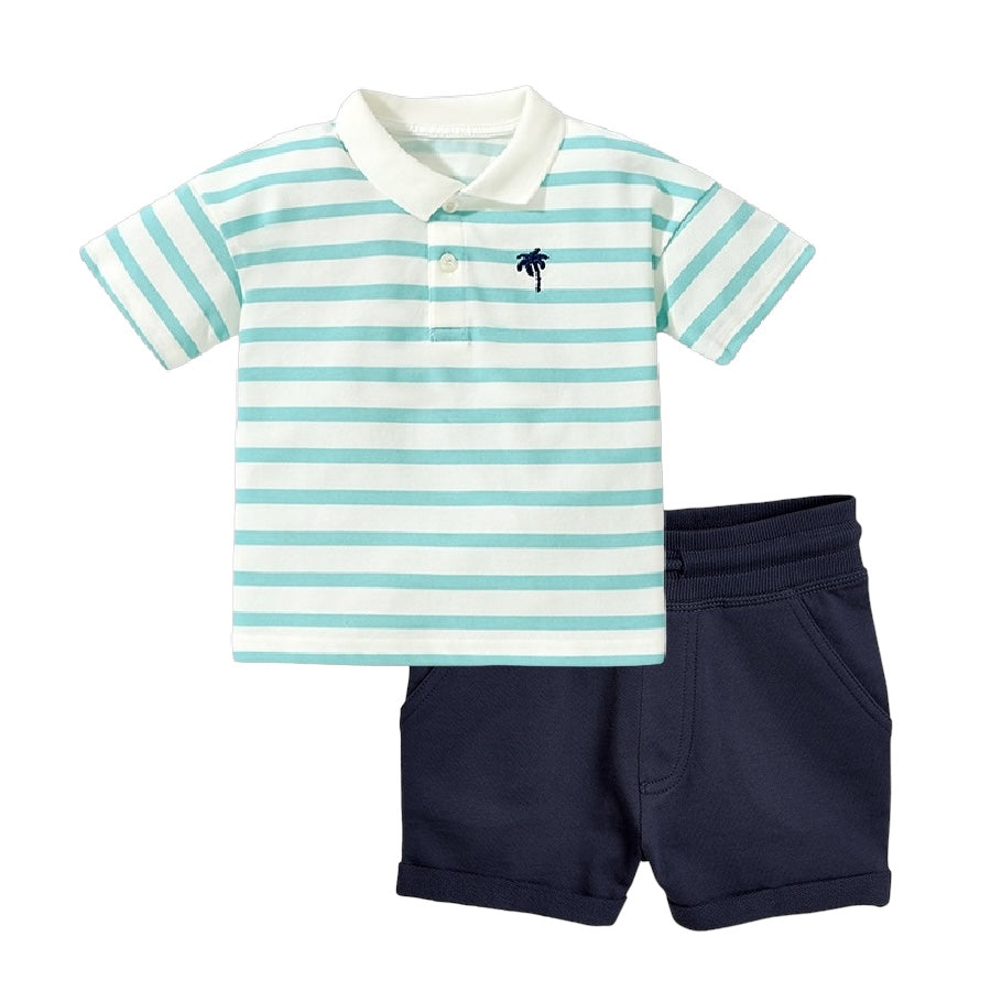 Remera blanca con rayas verde agua y short azul marino