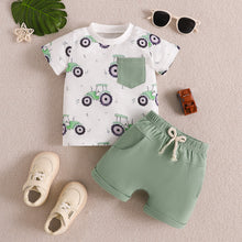 Cargar imagen en el visor de la galería, Remera blanca con estampas de tractor y short verde musgo
