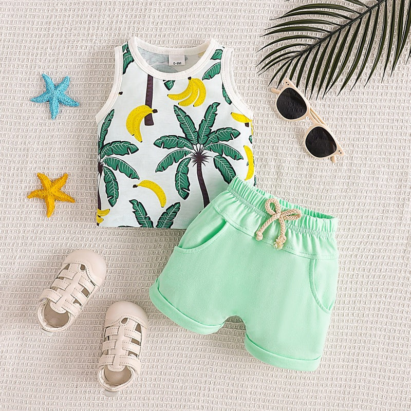 Camisilla con estampas de palmeras, bananas y short verde agua