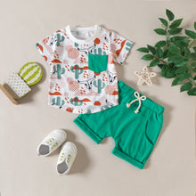 Carregar imagem no visualizador da galeria, Remera blanca con estampas y short verde
