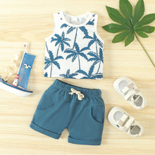 Cargar imagen en el visor de la galería, Camisilla blanca con estampas de palmeras y short azul
