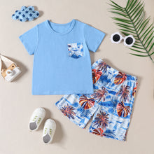 Carregar imagem no visualizador da galeria, Remera celeste y short con estampas de palmeras
