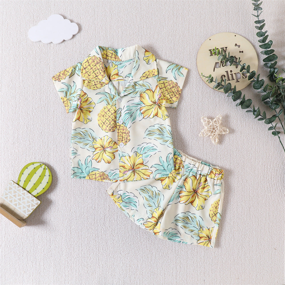 Camisa y short con estampas de piñas