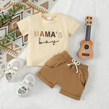 Carregar imagem no visualizador da galeria, Remera beige con letras y short caqui
