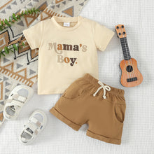 Carregar imagem no visualizador da galeria, Remera beige con letras y short caqui
